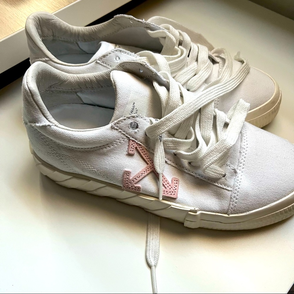 Off-White Low Vulcanized Eco Canvas in White Pink